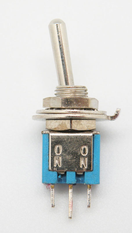 INTERRUPTOR MINI 3P (SPDT) ON-ON, 120V. 3A, ECONOMIC