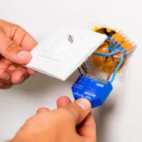 Shelly 1 Gen4 - WiFi 2.4 GHz / Bluetooth / Zigbee - Interruptor inteligente  - Soporta 110-240 V~24-48 V⎓12 V⎓ - Ofrece contactos secos - Compatible con Alexa y Google