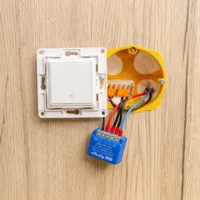 Relé Shelly 1 Mini Gen4 - WiFi 2.4 GHz / Bluetooth / Zigbee -  Interruptor inteligente  - Soporta alimentación AC - Ofrece contactos secos - Compatible con Alexa y Google