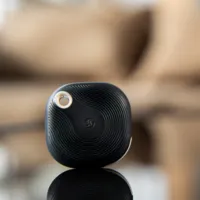 Shelly Blu Button Tough 1 Negro - Bluetooth - Permite controlar electrodomésticos  - Resistente a golpes, salpicaduras y polvo - Atenuar y activar escenas - Compatible con Alexa y Google
