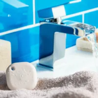 Shelly Blu Button Tough 1 Ivory - Bluetooth - Permite controlar electrodomésticos  - Resistente a golpes, salpicaduras y polvo - Atenuar y activar escenas - Compatible con Alexa y Google
