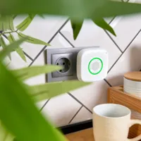 Shelly Gas CNG - WiFi 2.4 GHz IEEE802.11 b/g/n  - Detector de gas natural - Soporta 110-230 V - Altamente sensible - Compatible con Alexa y Google