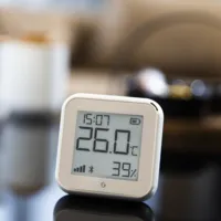 Shelly H&amp;T Gen 3 Blanco Mate - WiFi 2.4 GHz IEEE802.11 b/g/n / Bluetooth - Sensor H&amp;T - Pantalla de bajo consumo - Soporta 5V / 4 Pilas AA - Compatible con Alexa y Google