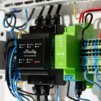 Shelly LAN Switch - Montable en DIN - 5 puertos RJ45 - Soporta 110V - 230V - Conmutador Ethernet - Ampliar las capacidades de su red