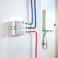 Ogemray Smart Relay 25A - WiFi 2.4 GHz / Bluetooth  - Relé Inteligente - Medidor de consumo - 1 salida hasta 25A / 6000W - Compatible con Alexa y Google