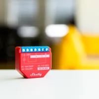 Shelly Plus 1PM - WiFi 2.4 GHz IEEE802.11 b/g/n / Bluetooth -  Interruptor inteligente  - Soporta 110-240 V / 24V - Medidor de consumo - Compatible con Alexa y Google