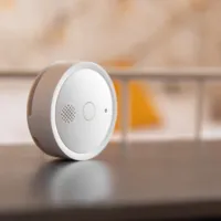 Shelly Plus Smoke Alarm - WiFi 2.4 GHz IEEE802.11 b/g/n  - Detector de humo - Batería hasta 3 años - Altamente sensible - Compatible con Alexa y Google