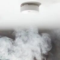 Shelly Plus Smoke Alarm - WiFi 2.4 GHz IEEE802.11 b/g/n  - Detector de humo - Batería hasta 3 años - Altamente sensible - Compatible con Alexa y Google