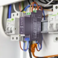 Shelly Pro 2 - WiFi 2.4 GHz IEEE802.11 b/g/n / Bluetooth -  Interruptor inteligente carril DIN - Soporta 110-240 V - Apto para domótica de viviendas  - Compatible con Alexa y Google