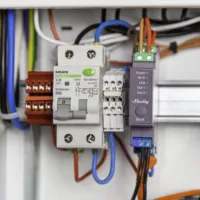 Shelly Pro 2 - WiFi 2.4 GHz IEEE802.11 b/g/n / Bluetooth -  Interruptor inteligente carril DIN - Soporta 110-240 V - Apto para domótica de viviendas  - Compatible con Alexa y Google