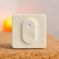 Shelly Wall Display Blanco + BLU H&amp;T Ivory - WiFi 2.4 GHz / Bluetooth - Sensor H&amp;T - Resistente al agua y al polvo - Batería de hasta 3 años - Compatible con Alexa y Google